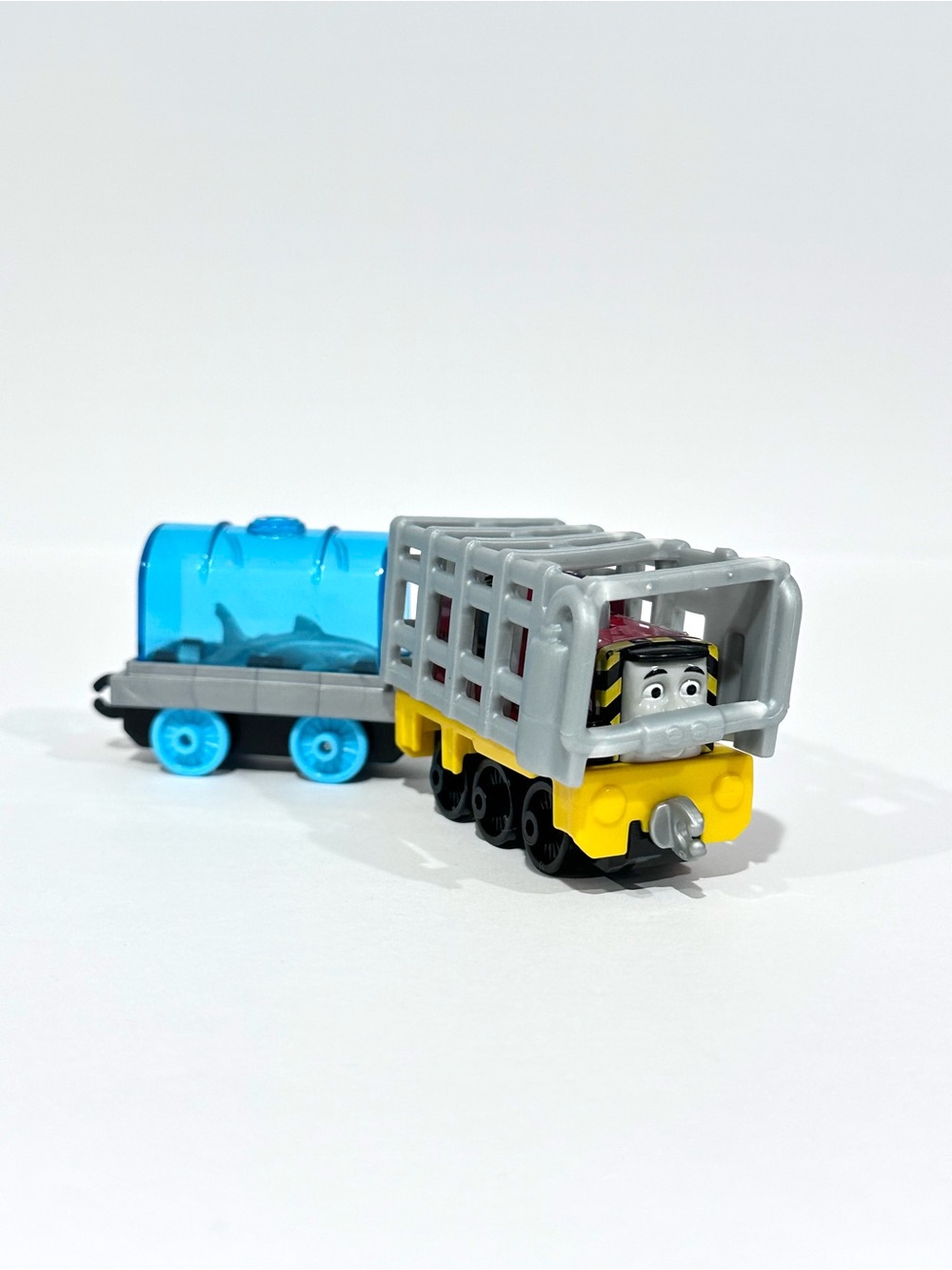 Thomas & Friends Adventures Talking Shark Escape Sharky Diecast